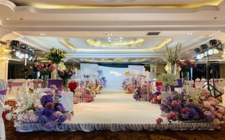 凤仪厅 [ 最大25桌 · 高3.2m · 6个柱子 · 低消3888 ]