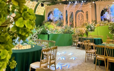 空中花园 [ 最大22桌 · 高6.5m · 无柱 ·  ]