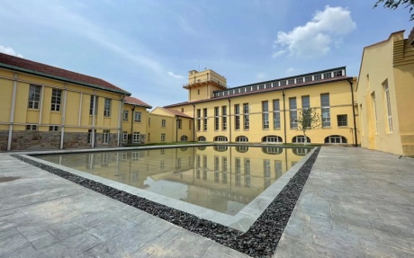 ⽔台⼴场婚礼 [ 最大12桌 · 高0.0m · 无柱 · 低消3999 ]