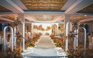 美泉厅 [ 最大22桌 · 高3.0m · 5个柱子 · 低消3888 ]