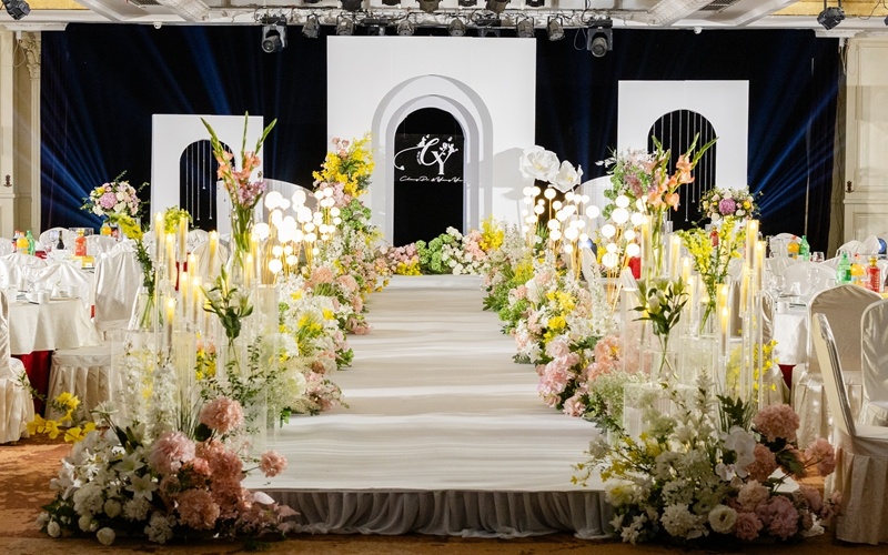 琥珀宫 [ 最大32桌 · 高5.0m · 无柱 · 低消3888 ]