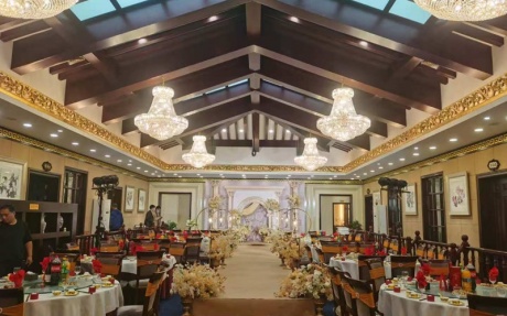 东宴会厅 [ 最大10桌 · 高7.0m · 无柱 ·  ]